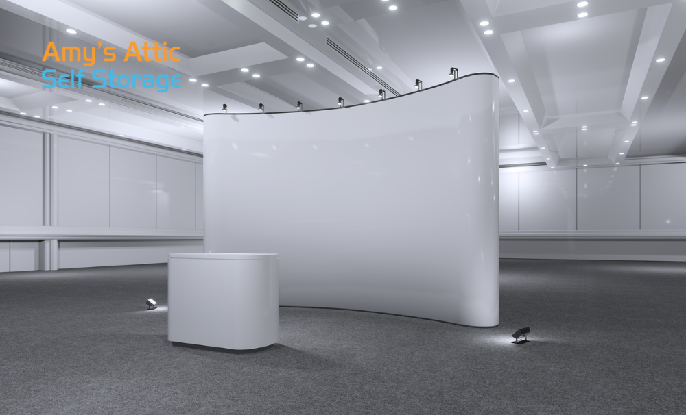 Modern trade show booth with curved display backdrop, retractable banner, and promotional counter for Texas business events.